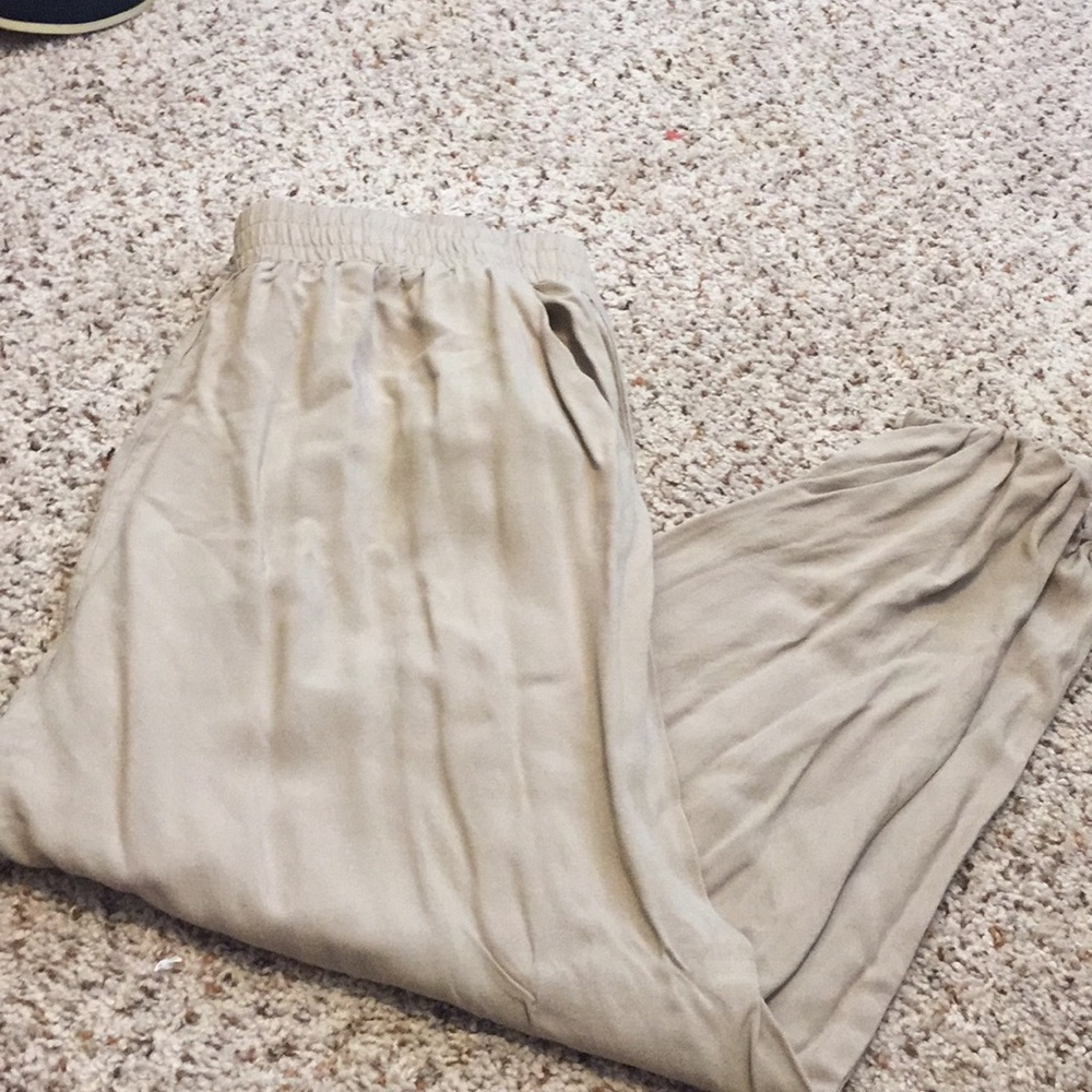 Forever 21 khaki jogger pants never worn